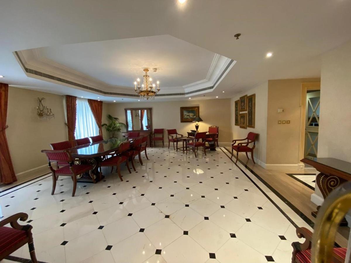크라운 플라자 두바이 호텔 외부 사진 The interior of the Presidential Suite