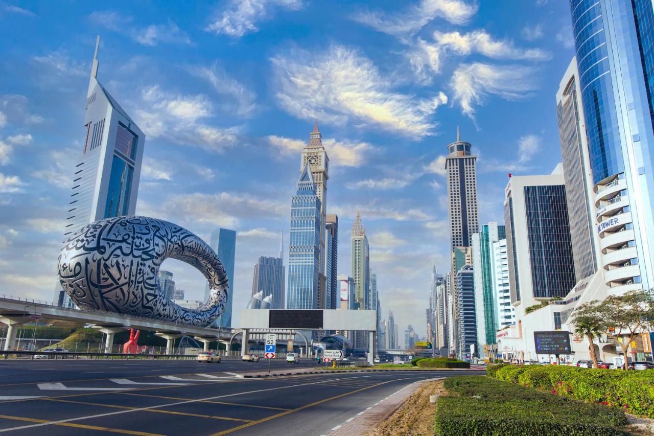 크라운 플라자 두바이 호텔 외부 사진 Al-Shaab skyline