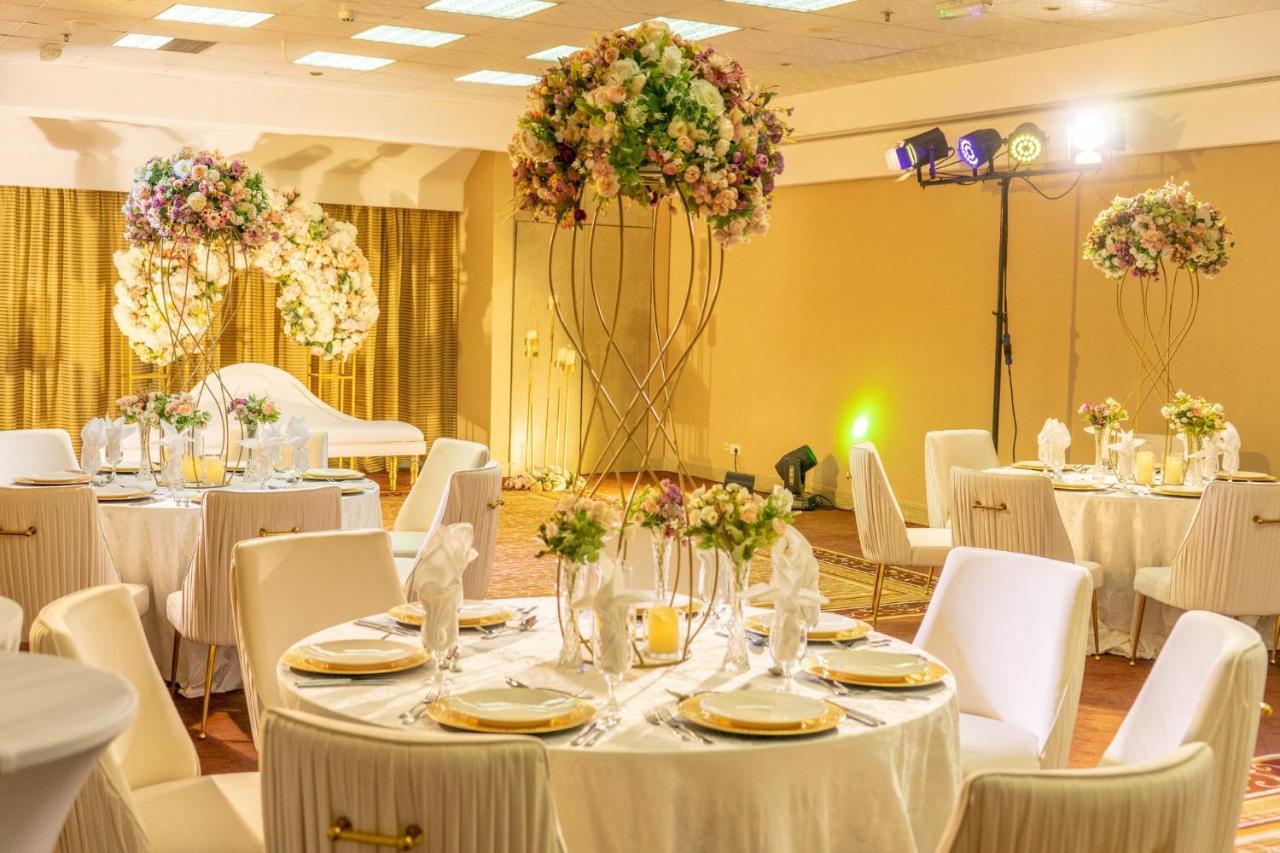크라운 플라자 두바이 호텔 외부 사진 A wedding reception