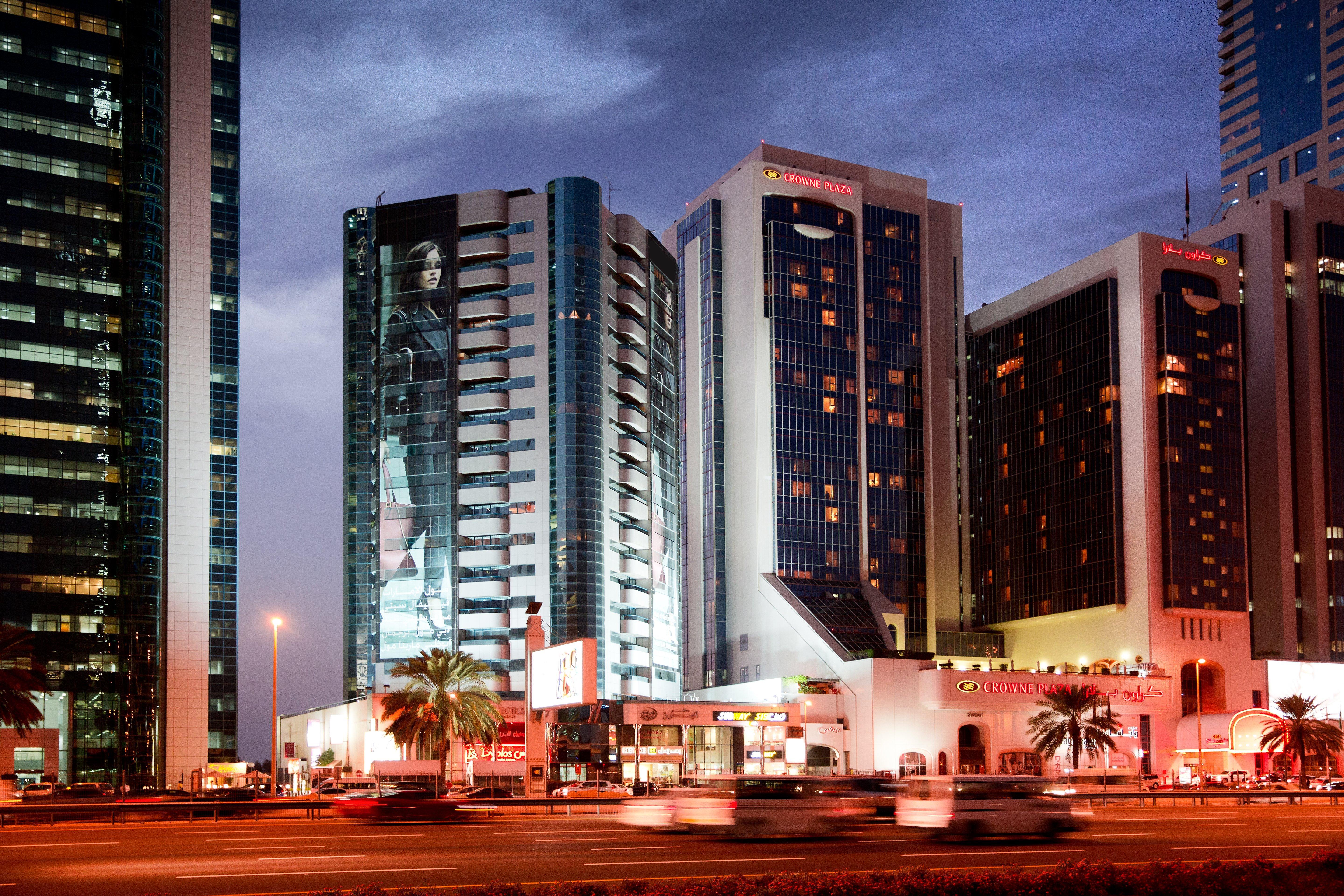 크라운 플라자 두바이 호텔 외부 사진 The Grand Hyatt Hotel in Abu Dhabi