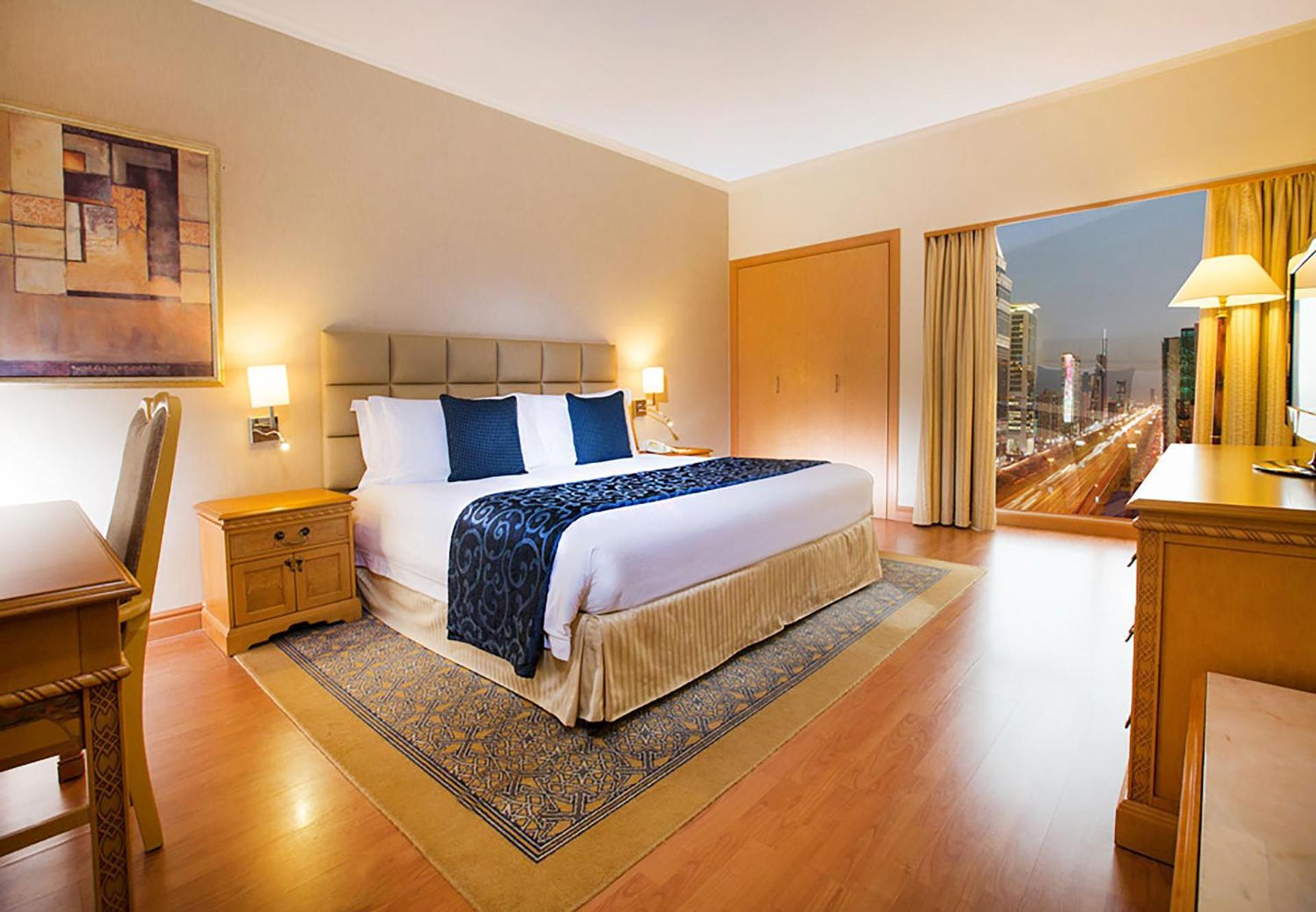 크라운 플라자 두바이 호텔 외부 사진 A bedroom at the hotel